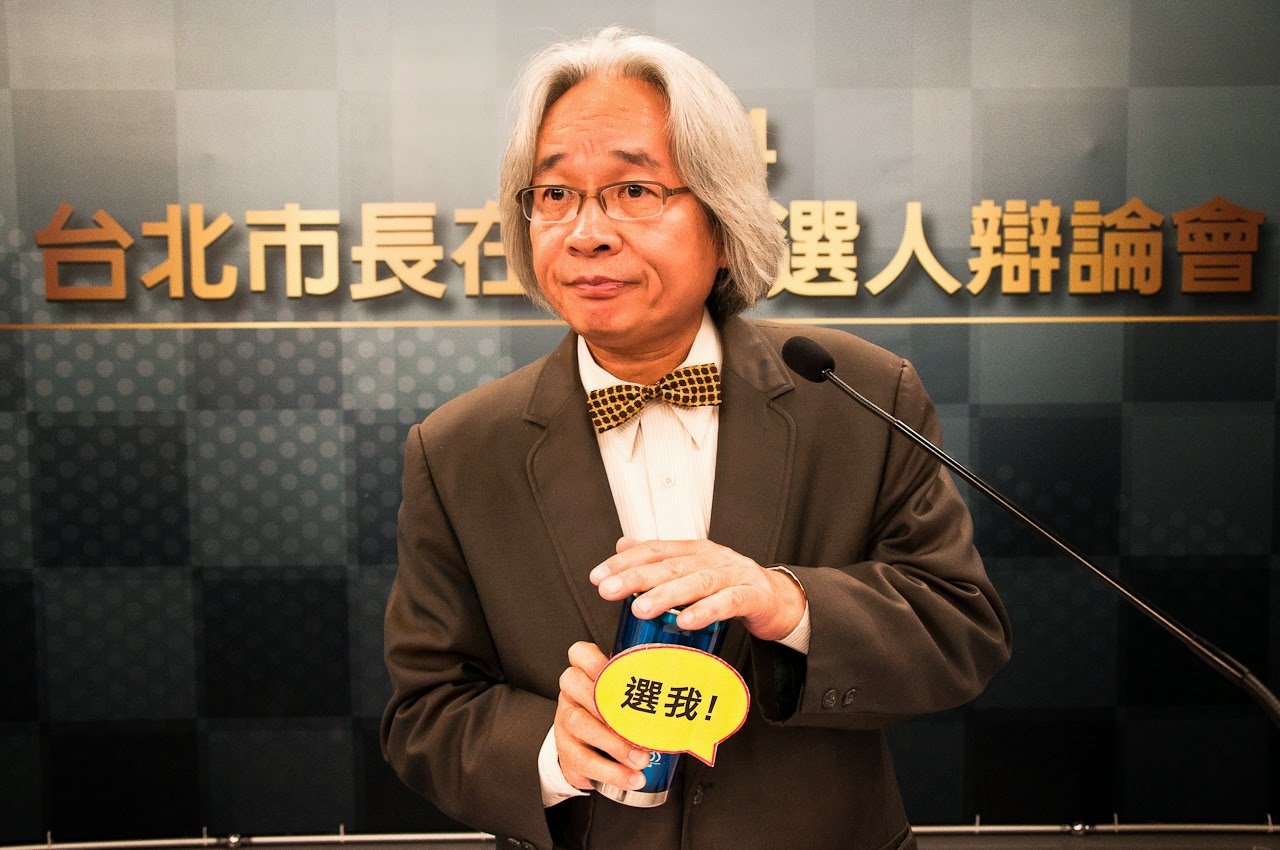 國安會秘書長金溥聰不滿作家馮光遠以「法院認證的男妓」等語損其名譽,提告求償。二審今天改判馮共應賠償50萬元,並在臉書刊登澄清聲明。 國安會秘書長金溥聰不滿作家馮光遠以「法院認證的男妓」等語損其名譽,提告求償。二審今天改判馮共應賠償50萬元,並在臉書刊登澄清聲明。