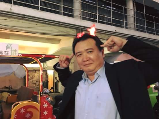身材高大壯碩的許立明搞笑起來,頗具喜感。 圖:翻攝自許立明臉書 身材高大壯碩的許立明搞笑起來,頗具喜感。 圖:翻攝自許立明臉書