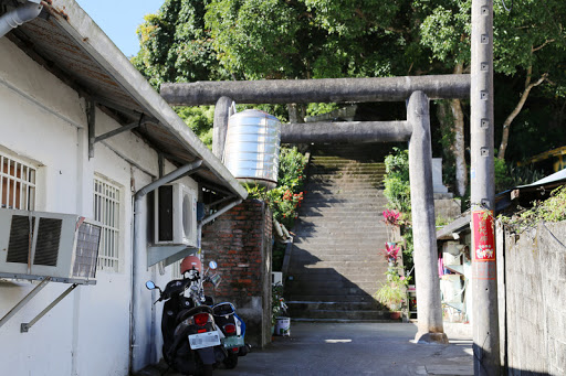玉里社現為花蓮縣內保存最完整的神社遺跡,花蓮縣文化局進行古蹟本體修復、維護及環境改善規劃,未來將不僅呈現日本文化,也會完整呈現多元史觀。圖為入口處鳥居。 圖:中央社 玉里社現為花蓮縣內保存最完整的神社遺跡,花蓮縣文化局進行古蹟本體修復、維護及環境改善規劃,未來將不僅呈現日本文化,也會完整呈現多元史觀。圖為入口處鳥居。 圖:中央社