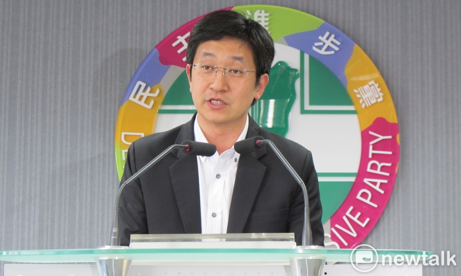 民進黨發言人蔡適應11日主持中執會後記者會。 民進黨發言人蔡適應11日主持中執會後記者會。