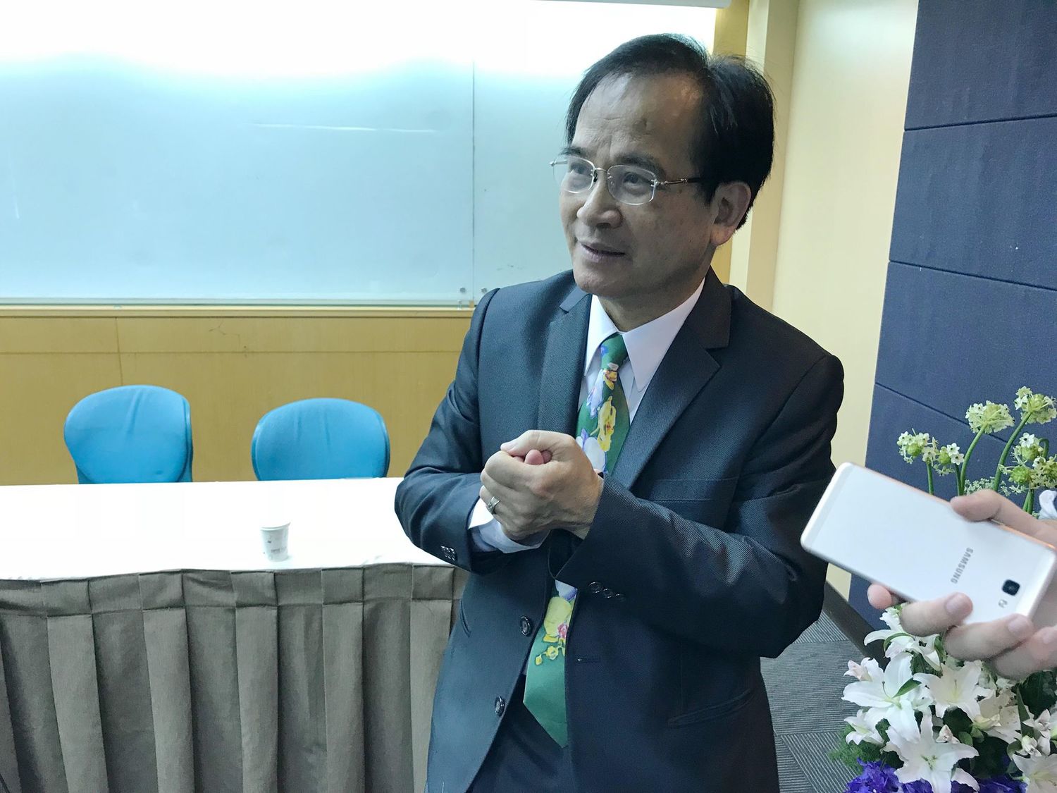 陳菊接任總統府秘書長,有意參選台北市長的前台南縣長蘇煥智分析,英菊賴共治格局,可能已導致民進黨派系生態失衡問題,內部矛盾恐難予平衡。 陳菊接任總統府秘書長,有意參選台北市長的前台南縣長蘇煥智分析,英菊賴共治格局,可能已導致民進黨派系生態失衡問題,內部矛盾恐難予平衡。