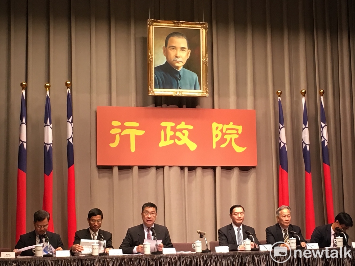 行政院院會今(12)日通過軍人年改草案。 行政院院會今(12)日通過軍人年改草案。