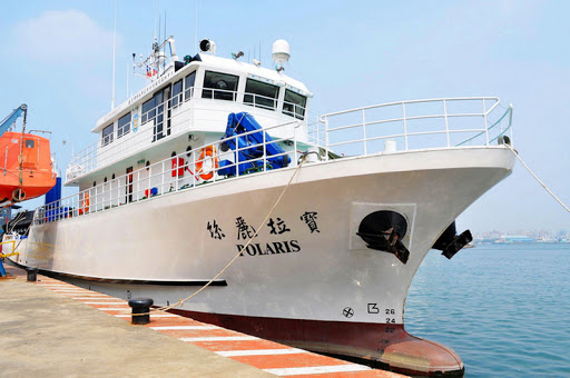 空勤總隊黑鷹直升機2月5日執行醫療後送任務在蘭嶼海域失事墜海,探測船「寶拉麗絲號」(圖)12日成功打撈部分機體殘骸,13日上午返抵高雄。 空勤總隊黑鷹直升機2月5日執行醫療後送任務在蘭嶼海域失事墜海,探測船「寶拉麗絲號」(圖)12日成功打撈部分機體殘骸,13日上午返抵高雄。