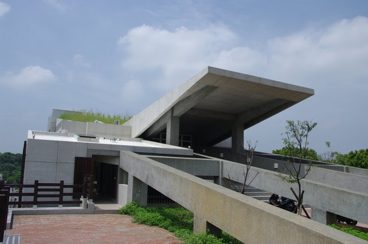 大甲媽祖已展開9天8夜的遶境進香活動,沿途有著許多嘉南田園的農村風情外,還可以跟著媽祖的腳步,搜尋沿線鄉鎮的文青小旅行觀光。 大甲媽祖已展開9天8夜的遶境進香活動,沿途有著許多嘉南田園的農村風情外,還可以跟著媽祖的腳步,搜尋沿線鄉鎮的文青小旅行觀光。