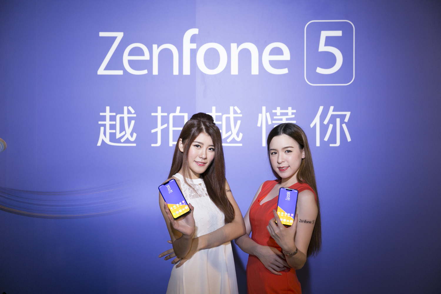 華碩ZenFone 5 台灣首24hrs線上通路熱銷1萬2千台。 圖:ASUS/提供 華碩ZenFone 5 台灣首24hrs線上通路熱銷1萬2千台。 圖:ASUS/提供