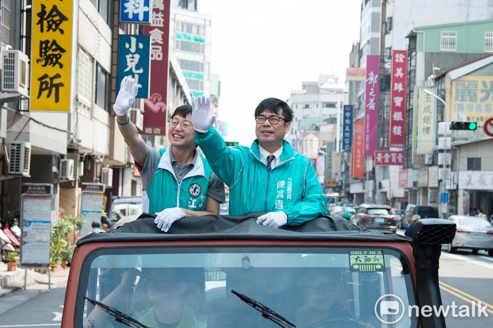 陳其邁陪同江肇國車隊掃街。 陳其邁陪同江肇國車隊掃街。