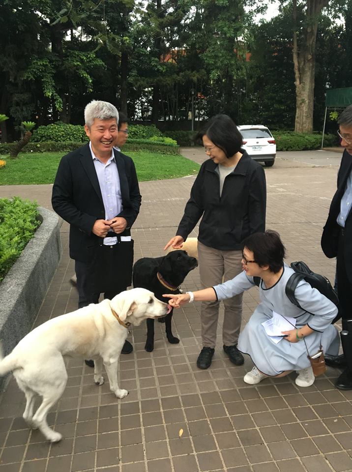 何宗勳建議總統應該廣建都會型狗公園。 何宗勳建議總統應該廣建都會型狗公園。