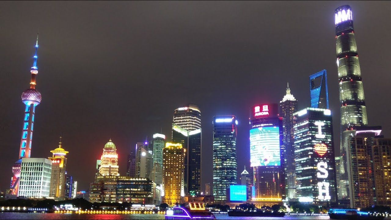 有近七成的台灣早鳥新鮮人想去中國工作。圖為上海市夜景。 有近七成的台灣早鳥新鮮人想去中國工作。圖為上海市夜景。