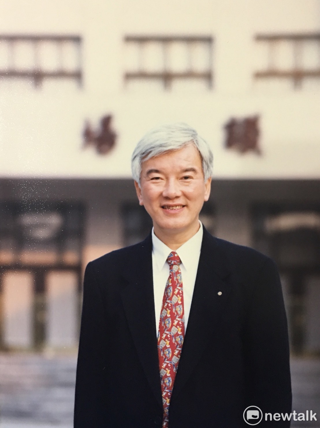 政治影像紀錄家邱萬興為盧修一在立院議場前拍攝的身影。 圖:邱萬興/攝 政治影像紀錄家邱萬興為盧修一在立院議場前拍攝的身影。 圖:邱萬興/攝