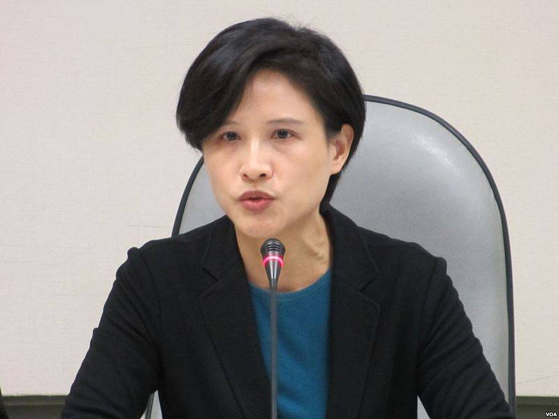 文化部長鄭麗君申報存款新台幣2億餘元,不含土地建物,財產合計超過13億元。 文化部長鄭麗君申報存款新台幣2億餘元,不含土地建物,財產合計超過13億元。