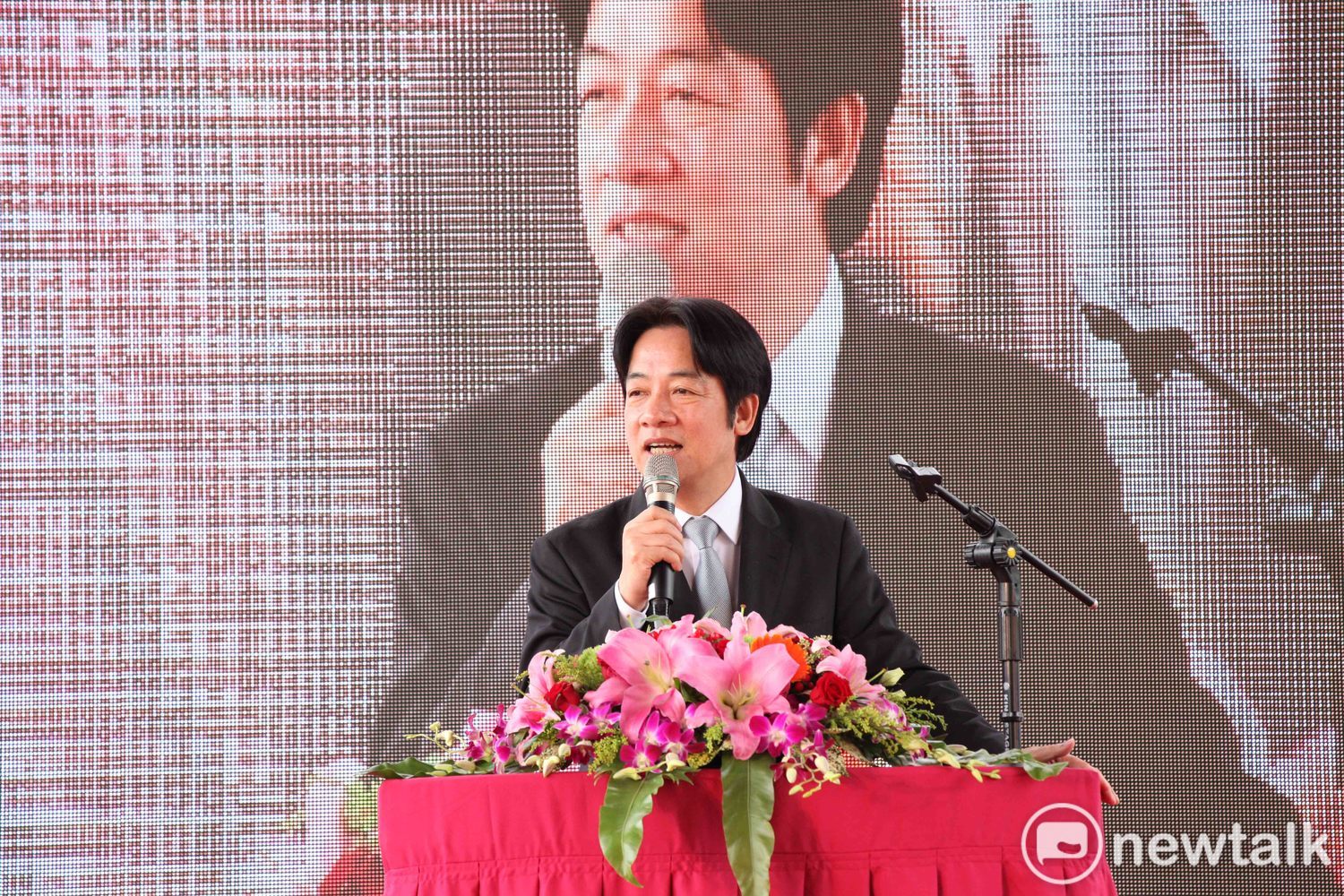 針對行政院長賴清德提出的務實台獨說法,政院發言人徐國勇今強調維持現狀就是現在國家的兩岸政策,與務實台獨沒有衝突。 針對行政院長賴清德提出的務實台獨說法,政院發言人徐國勇今強調維持現狀就是現在國家的兩岸政策,與務實台獨沒有衝突。