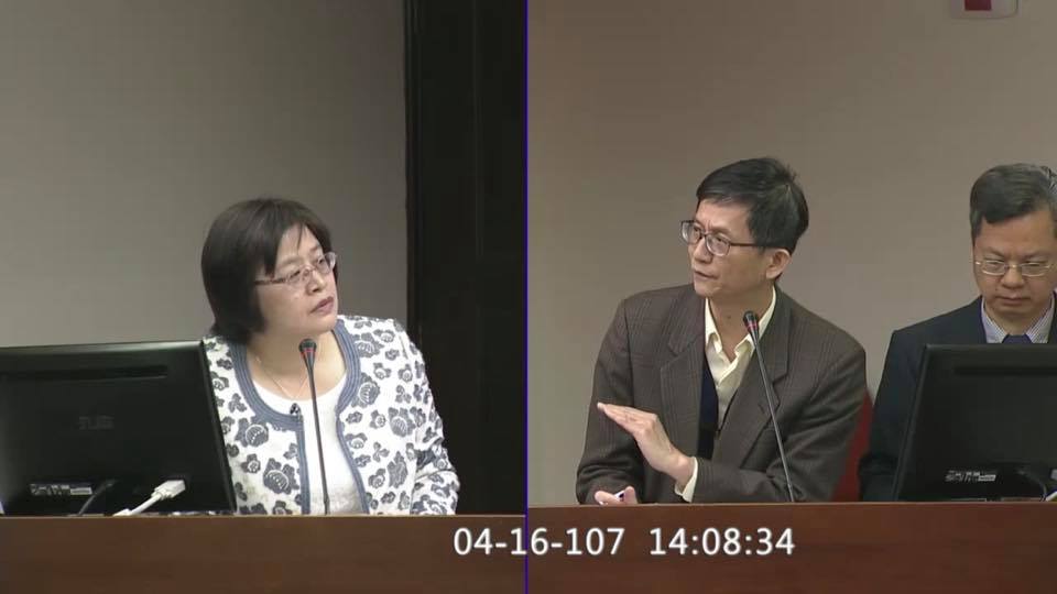 立院社福及衛環委員會今(16)天通過民進黨立委吳玉琴(左)等人的臨時提案,要求經濟部及台電應針對深澳電廠能否轉型為地熱發電廠,在6個月內做成可行性評估。 立院社福及衛環委員會今(16)天通過民進黨立委吳玉琴(左)等人的臨時提案,要求經濟部及台電應針對深澳電廠能否轉型為地熱發電廠,在6個月內做成可行性評估。