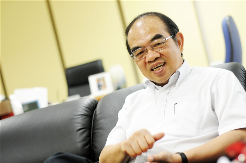 政務委員兼發言人徐國勇今(16)日下午6點臨時召開記者會,宣布新任教育部長由中研院院士、前東華大學校長吳茂昆接任。 政務委員兼發言人徐國勇今(16)日下午6點臨時召開記者會,宣布新任教育部長由中研院院士、前東華大學校長吳茂昆接任。