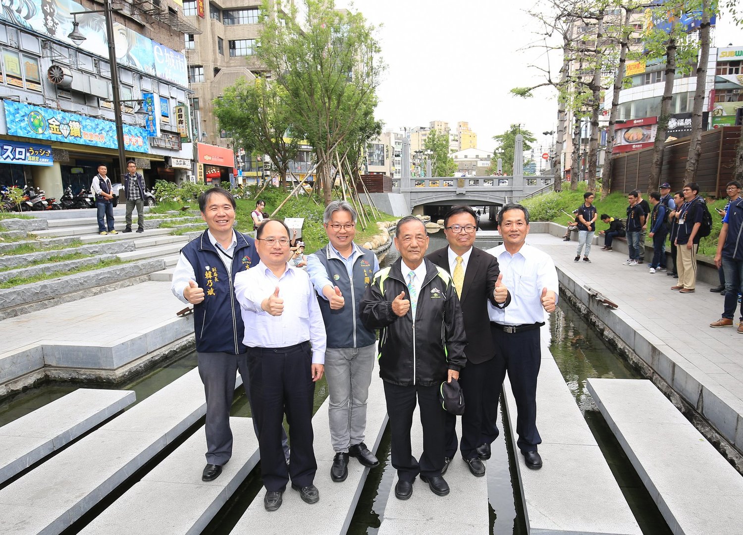 立法院內政委員會召委洪宗熠在營建署副署長吳宏碩及台中市副市長林陵三、水利局長周廷彰等人的陪同下,考察台中汙水下水道建設並參觀綠川。 立法院內政委員會召委洪宗熠在營建署副署長吳宏碩及台中市副市長林陵三、水利局長周廷彰等人的陪同下,考察台中汙水下水道建設並參觀綠川。