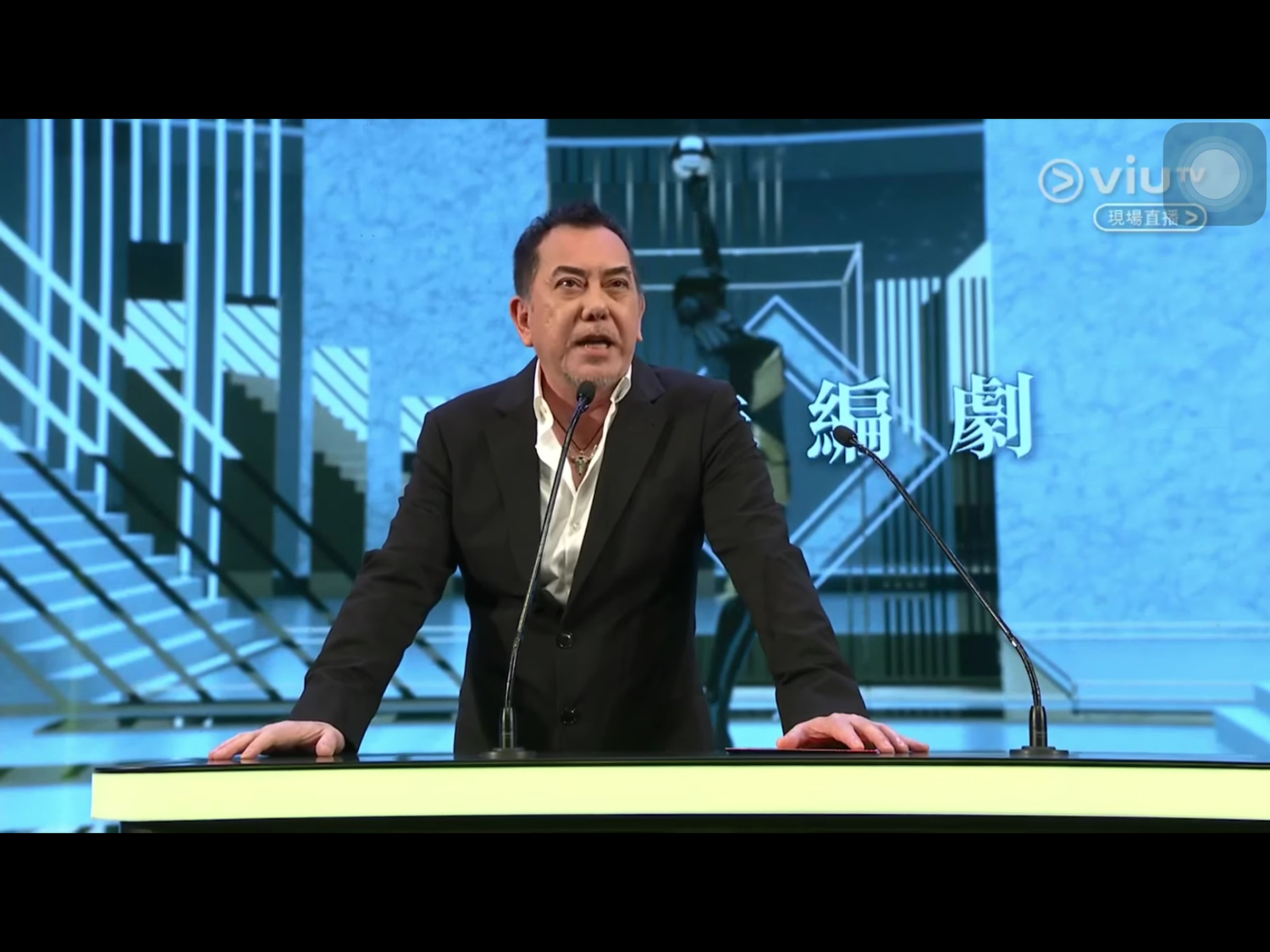 黃秋生表示,今年跟往年有所不同,自創的演詞都要先交大會過目,因為今年多了手語,需先作準備,「大會更沒有對我的講詞有任何意見」。他指出,「意想不到的是,播出後市民的反應及各方的報導,竟將原意完全扭曲,這是我始料不及的」。 黃秋生表示,今年跟往年有所不同,自創的演詞都要先交大會過目,因為今年多了手語,需先作準備,「大會更沒有對我的講詞有任何意見」。他指出,「意想不到的是,播出後市民的反應及各方的報導,竟將原意完全扭曲,這是我始料不及的」。