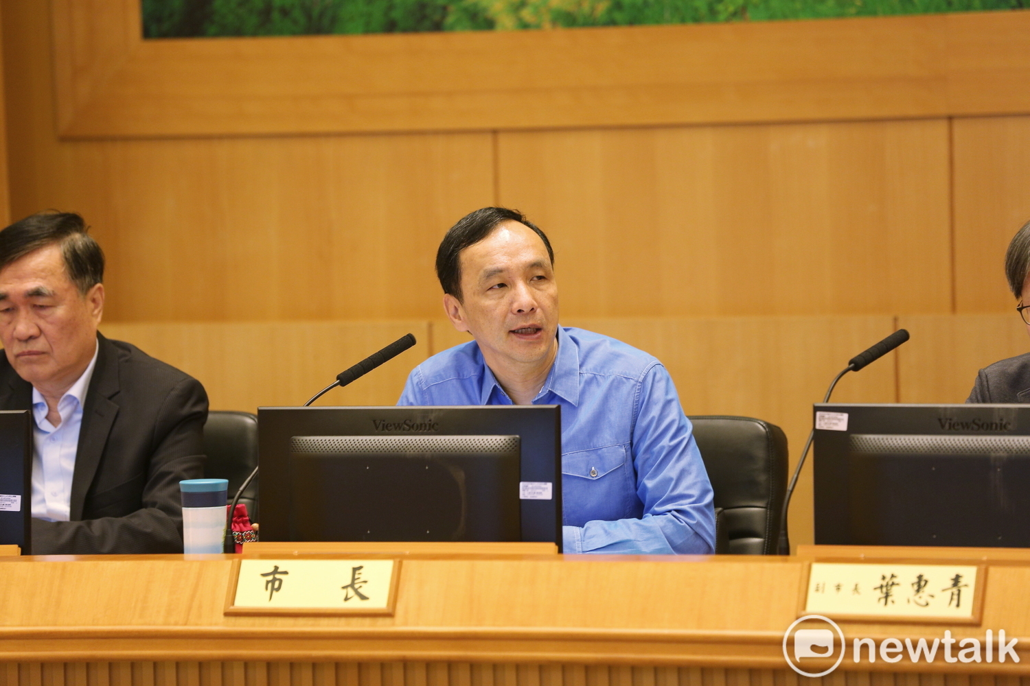 新北市長朱立倫強調,反對興建燃煤電廠是全世界的共同趨勢,沒有任何的個人立場或政治立場,而是全民的立場。 新北市長朱立倫強調,反對興建燃煤電廠是全世界的共同趨勢,沒有任何的個人立場或政治立場,而是全民的立場。