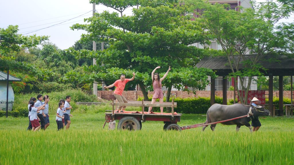 台南市政府觀光旅遊局為宣傳台南多元的夏季觀光活動與旅遊,今年南市觀旅局再度祭出不一樣的行銷策略,將以「台南不膩」為影片主題,徵選喜歡台南的旅人來當明星擔任影片主角。 圖 :台南市觀旅局官網提供 台南市政府觀光旅遊局為宣傳台南多元的夏季觀光活動與旅遊,今年南市觀旅局再度祭出不一樣的行銷策略,將以「台南不膩」為影片主題,徵選喜歡台南的旅人來當明星擔任影片主角。 圖 :台南市觀旅局官網提供