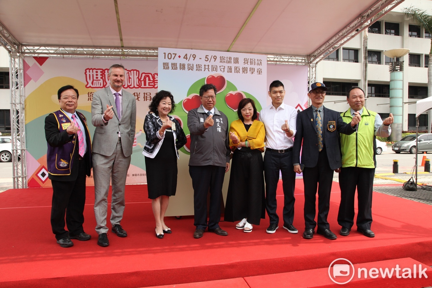 許多在地企業包括昇恆昌、華航諾富特飯店、地方愛心企業及農漁會、工業會、商業會、四大國際社團(獅子會、扶輪社、青商會、同濟會)都熱烈響應訂購媽媽桃。 圖:林昀真/攝 許多在地企業包括昇恆昌、華航諾富特飯店、地方愛心企業及農漁會、工業會、商業會、四大國際社團(獅子會、扶輪社、青商會、同濟會)都熱烈響應訂購媽媽桃。 圖:林昀真/攝