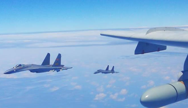 中國空軍多型戰機連續「繞島巡航」。 圖:新華網 中國空軍多型戰機連續「繞島巡航」。 圖:新華網