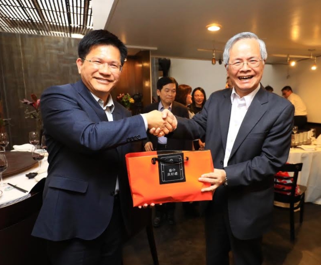 台中市長林佳龍與駐墨代表處大使廖世傑合照。 圖:台中市政府/提供 台中市長林佳龍與駐墨代表處大使廖世傑合照。 圖:台中市政府/提供