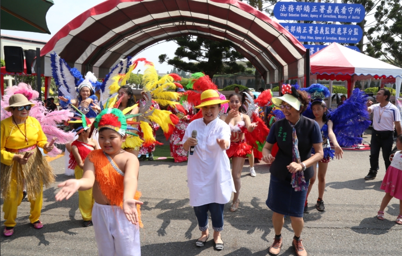 鹿草鄉公所今(22)日舉辦「107年度農特產文化產業暨採芒趣活動」。 圖:嘉義縣政府/提供 鹿草鄉公所今(22)日舉辦「107年度農特產文化產業暨採芒趣活動」。 圖:嘉義縣政府/提供