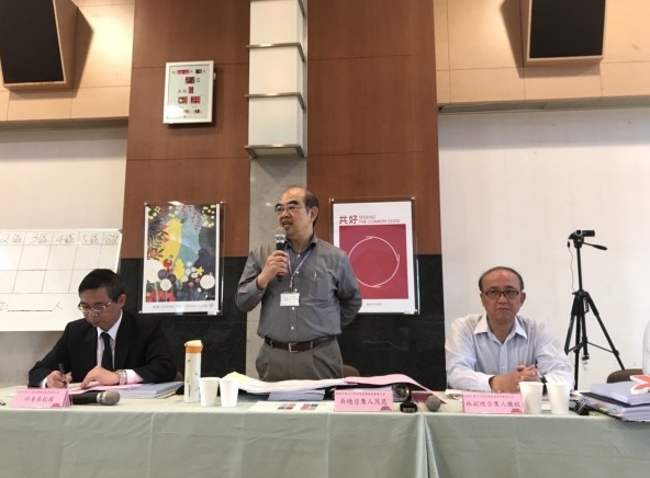 教育部今(22)日舉行十二年國教課綱審議大會,教育部長吳茂昆(中)上任後首度參加。他表示,課綱應該與時俱進,並從小做起,為孩子打穩基礎。 教育部今(22)日舉行十二年國教課綱審議大會,教育部長吳茂昆(中)上任後首度參加。他表示,課綱應該與時俱進,並從小做起,為孩子打穩基礎。
