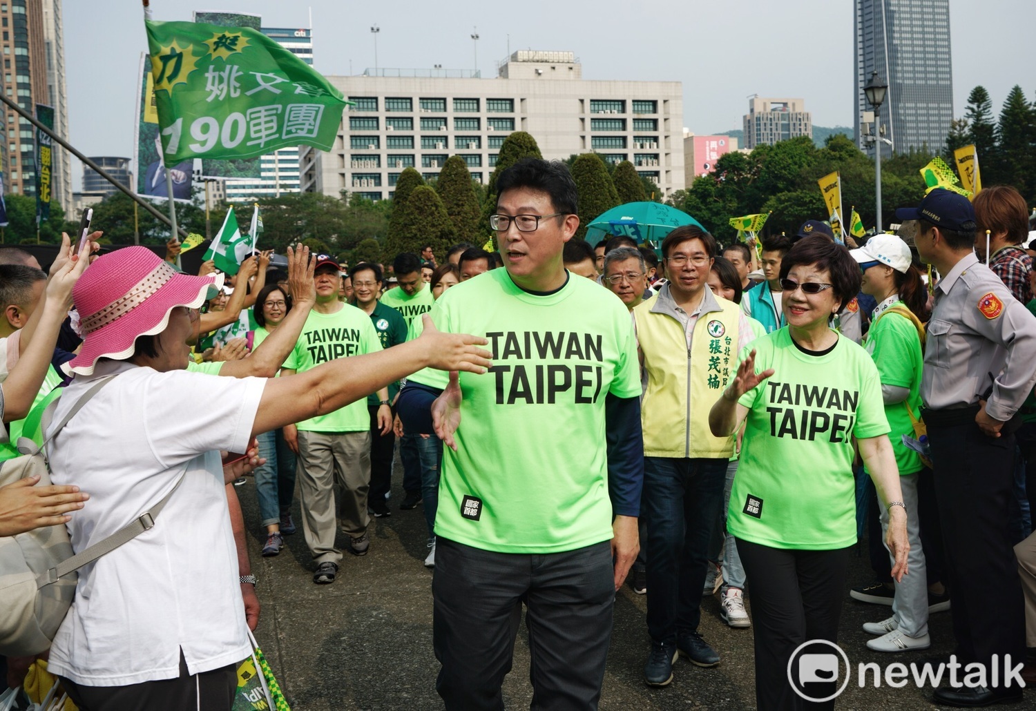 有意參選台北市長的立委姚文智與前副總統呂秀蓮一起同台。 圖 : 張良一 / 攝 有意參選台北市長的立委姚文智與前副總統呂秀蓮一起同台。 圖 : 張良一 / 攝