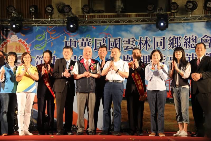 侯友宜以他自己的名字說明,強調雲林人「重情重義重友誼」,同時懇請各界支持。 圖:侯友宜競選辦公室/提供 侯友宜以他自己的名字說明,強調雲林人「重情重義重友誼」,同時懇請各界支持。 圖:侯友宜競選辦公室/提供