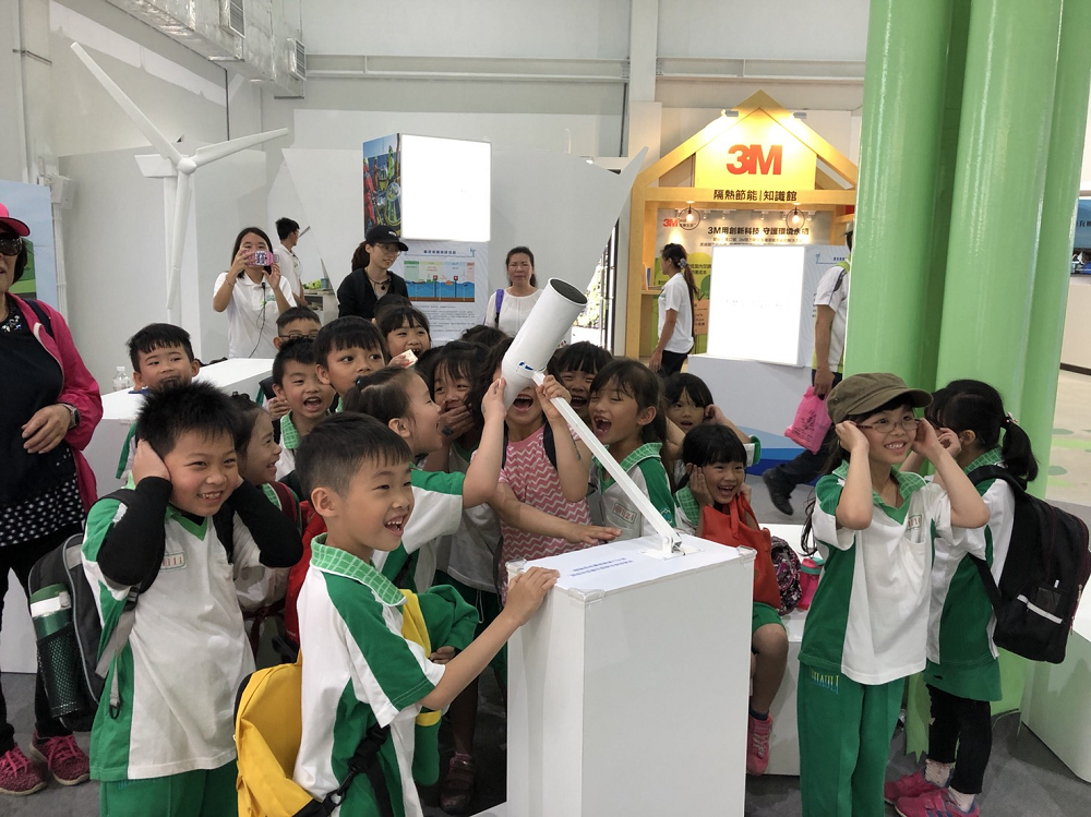 達德能源公司表示,台灣西海岸縣市非常適合發展風力發電與相關產業,然而離岸風電不如陸域風電較為人所知,故希望藉由農博,向市民展示離岸風電等永續能源。 達德能源公司表示,台灣西海岸縣市非常適合發展風力發電與相關產業,然而離岸風電不如陸域風電較為人所知,故希望藉由農博,向市民展示離岸風電等永續能源。