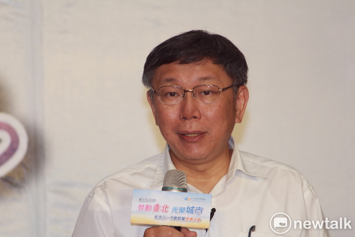 台北市長柯文哲今(15)日被問及,如果民進黨不禮讓,對於形成「三強鼎立」局面的看法,柯P笑稱,「說明民進黨跟國民黨終於有共同的目標」、「他們從來不一致,終於有一件事情是一致的」,就是打敗柯文哲。 台北市長柯文哲今(15)日被問及,如果民進黨不禮讓,對於形成「三強鼎立」局面的看法,柯P笑稱,「說明民進黨跟國民黨終於有共同的目標」、「他們從來不一致,終於有一件事情是一致的」,就是打敗柯文哲。
