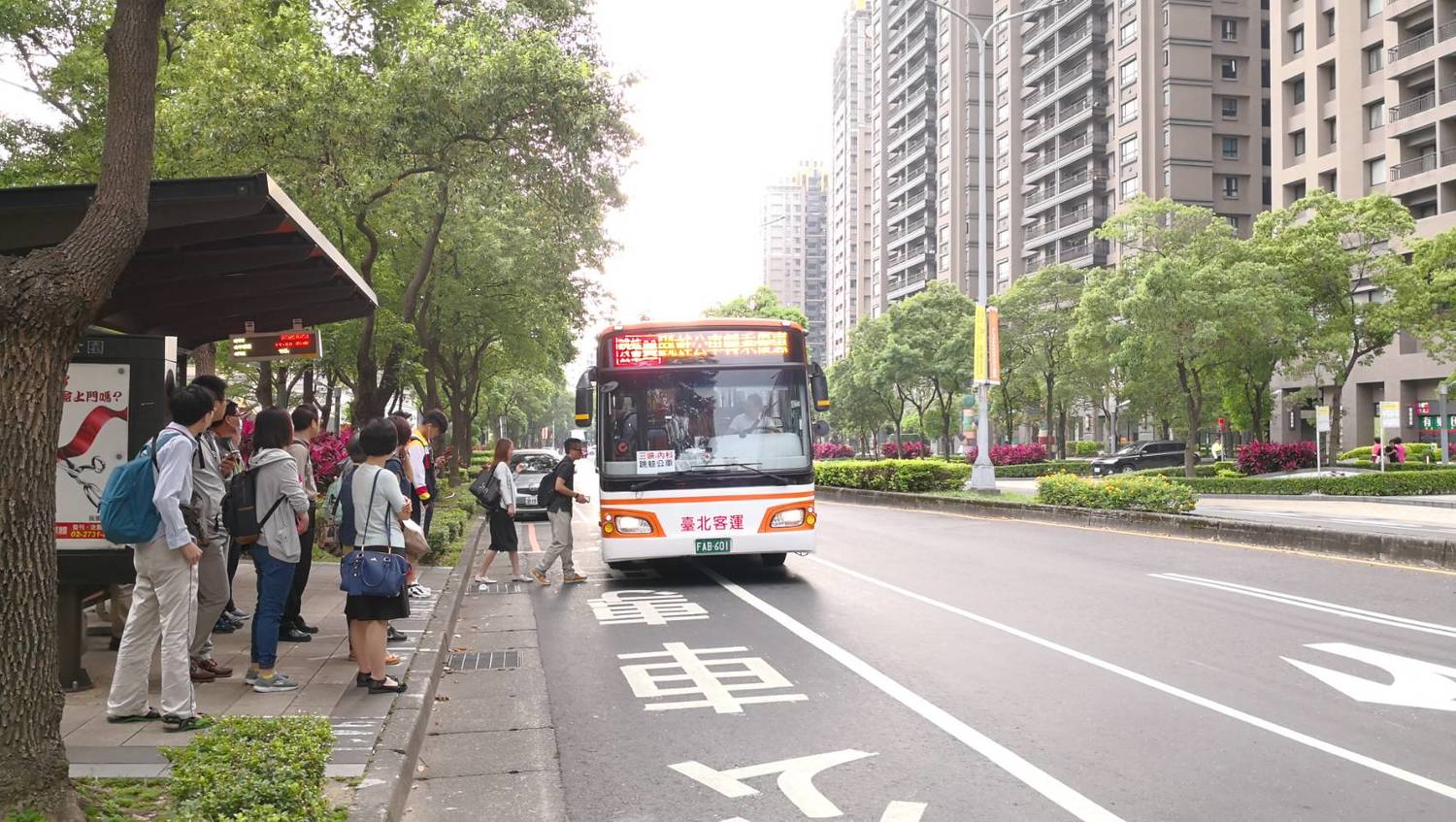 新闢駛「三峽-內科」路線,從國道3號 、台65線直達台北市內湖科技園區,於內湖區舊宗路、陽光街、瑞光路設置5個下車站位。 圖:新北市政府提供 新闢駛「三峽-內科」路線,從國道3號 、台65線直達台北市內湖科技園區,於內湖區舊宗路、陽光街、瑞光路設置5個下車站位。 圖:新北市政府提供
