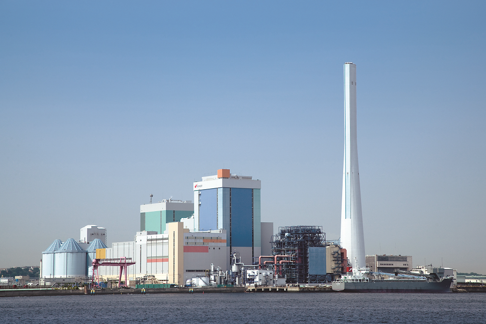 台電新深澳超超臨界計畫將效法日本磯子電廠,使用相同技術機組,打造世界級高效低排燃煤電廠,圖為位於日本東京灣橫濱市的磯子燃煤電廠。 台電新深澳超超臨界計畫將效法日本磯子電廠,使用相同技術機組,打造世界級高效低排燃煤電廠,圖為位於日本東京灣橫濱市的磯子燃煤電廠。