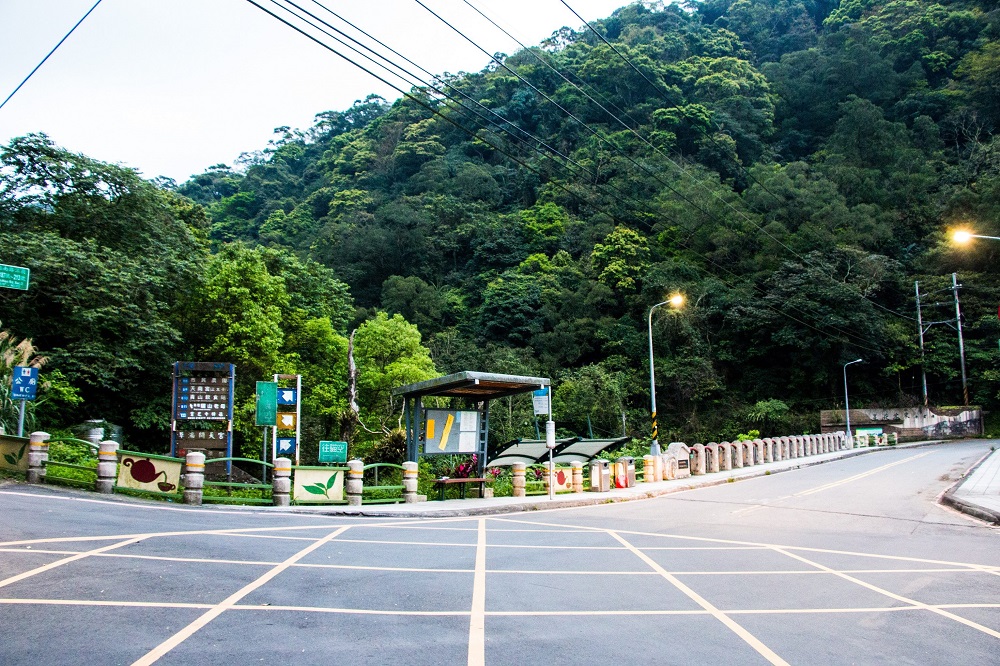 指南溪生態豐富多樣,附近有猴山岳、二格山等多條親山步道,兼具生態保育、教學、休憩等多重功能,適合做為生態教育學習場所。 圖:台北市工務局提供 指南溪生態豐富多樣,附近有猴山岳、二格山等多條親山步道,兼具生態保育、教學、休憩等多重功能,適合做為生態教育學習場所。 圖:台北市工務局提供