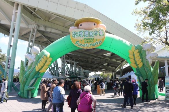母親節周末5月12至13日更加碼推出「媽媽 我愛您!」趣味小遊戲,參賽者大喊「媽媽我愛您」,以分貝儀測分貝,快來勇敢表示你對媽媽的愛意。 圖 :台北市政府提供 母親節周末5月12至13日更加碼推出「媽媽 我愛您!」趣味小遊戲,參賽者大喊「媽媽我愛您」,以分貝儀測分貝,快來勇敢表示你對媽媽的愛意。 圖 :台北市政府提供