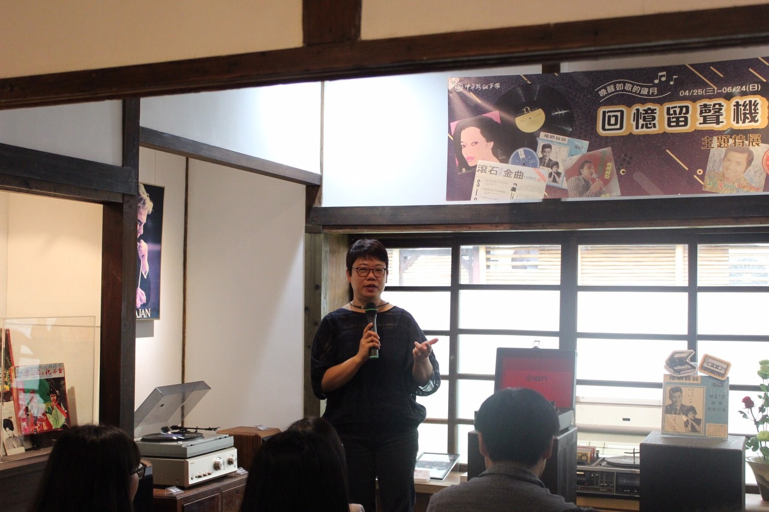 此特展旨在讓年輕朋友了解音樂潮流的演進和載具演變,更讓年輕朋友們可以跟長輩有共同話題。 圖:桃園市政府文化局/提供 此特展旨在讓年輕朋友了解音樂潮流的演進和載具演變,更讓年輕朋友們可以跟長輩有共同話題。 圖:桃園市政府文化局/提供