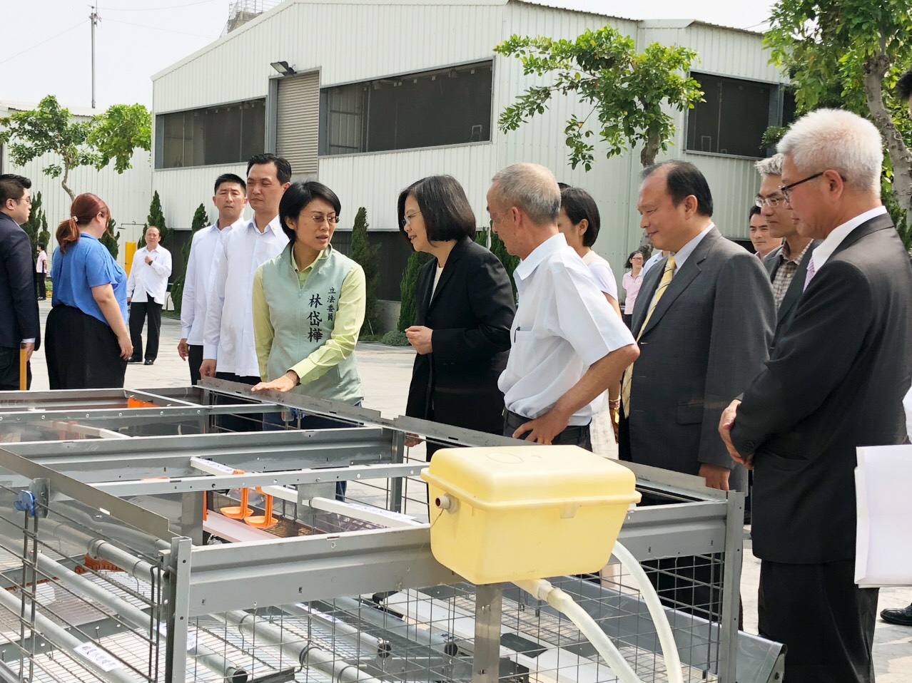 「5+2產業創新系列行程」最後一站,總統蔡英文來到高雄循環經濟典範的石安牧場。 「5+2產業創新系列行程」最後一站,總統蔡英文來到高雄循環經濟典範的石安牧場。