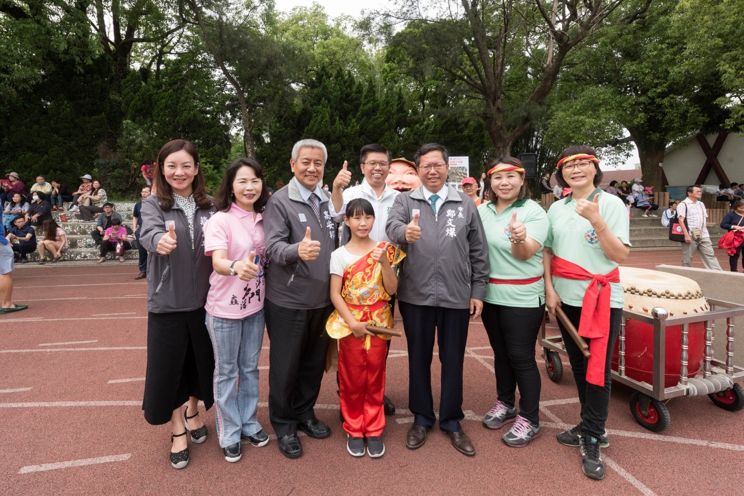 鄭文燦表示,今日是石門國小歡慶建校百年,石門國小是一個有歷史、自然、文化,也充滿記憶的地方,有閱讀教育及生態教育等特色,並與高科技公司合作設立智慧教室。 圖:桃園市政府/提供 鄭文燦表示,今日是石門國小歡慶建校百年,石門國小是一個有歷史、自然、文化,也充滿記憶的地方,有閱讀教育及生態教育等特色,並與高科技公司合作設立智慧教室。 圖:桃園市政府/提供