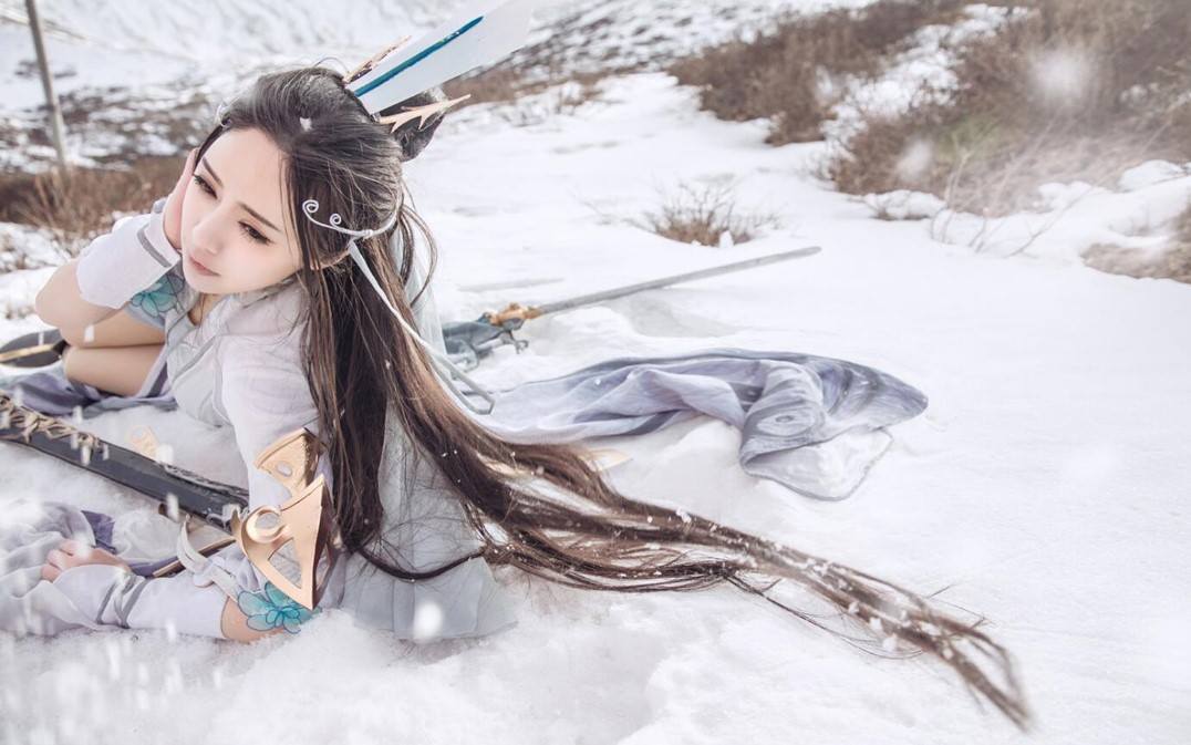 劍叁藝術大賞今年已邁入第四屆,除了上屆同樣舉辦的繪圖以及 Cosplay 以外,週邊商品設計則是被換成了歌唱項目。 劍叁藝術大賞今年已邁入第四屆,除了上屆同樣舉辦的繪圖以及 Cosplay 以外,週邊商品設計則是被換成了歌唱項目。
