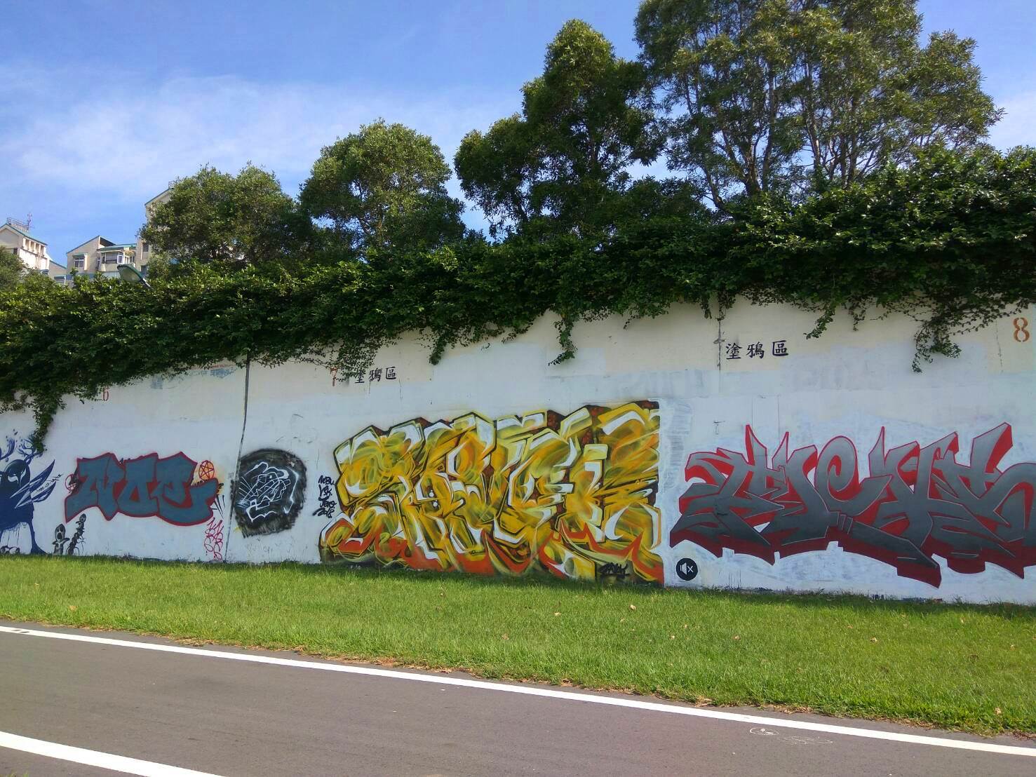 北市河濱塗鴉牆於每4個月會全數清空,讓塗鴉愛好者可以再度發揮新創意。 圖:台北市政府/提供 北市河濱塗鴉牆於每4個月會全數清空,讓塗鴉愛好者可以再度發揮新創意。 圖:台北市政府/提供