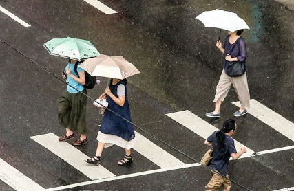 根據最新酸雨調查,2017年全台酸雨排行第一名為新竹,其次為中壢。 根據最新酸雨調查,2017年全台酸雨排行第一名為新竹,其次為中壢。