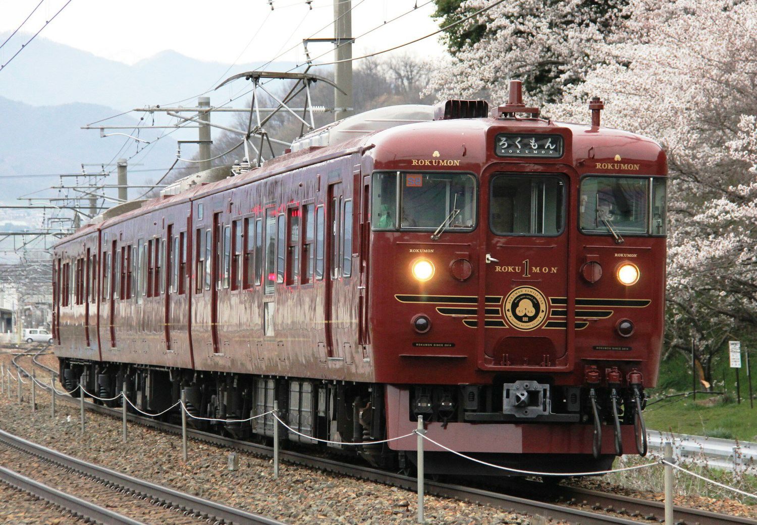 拿用過的集集一日券到日本信濃鐵道指定窗口,就可以換到「輕井澤2日週遊券」,旅日的朋友能更輕鬆囉! 拿用過的集集一日券到日本信濃鐵道指定窗口,就可以換到「輕井澤2日週遊券」,旅日的朋友能更輕鬆囉!