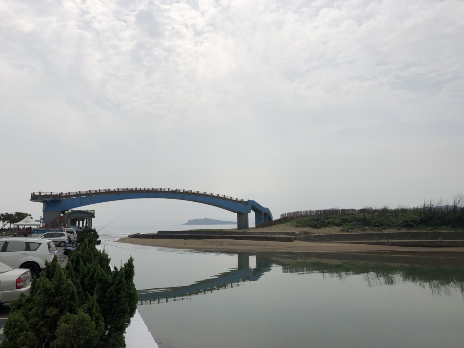 適合獨木舟活動的地點,海面要夠寬廣、浪要夠平穩,像是北部的碧潭、福隆的出海口、金山的員潭溪、最近熱門的象鼻岩等。 圖:丘秝榕/攝 適合獨木舟活動的地點,海面要夠寬廣、浪要夠平穩,像是北部的碧潭、福隆的出海口、金山的員潭溪、最近熱門的象鼻岩等。 圖:丘秝榕/攝