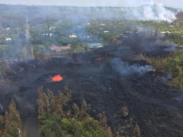 基拉韋厄火山爆發後,目前已知有21棟房屋毀損,萬人撤離。 圖:翻攝美國地質調查局 基拉韋厄火山爆發後,目前已知有21棟房屋毀損,萬人撤離。 圖:翻攝美國地質調查局