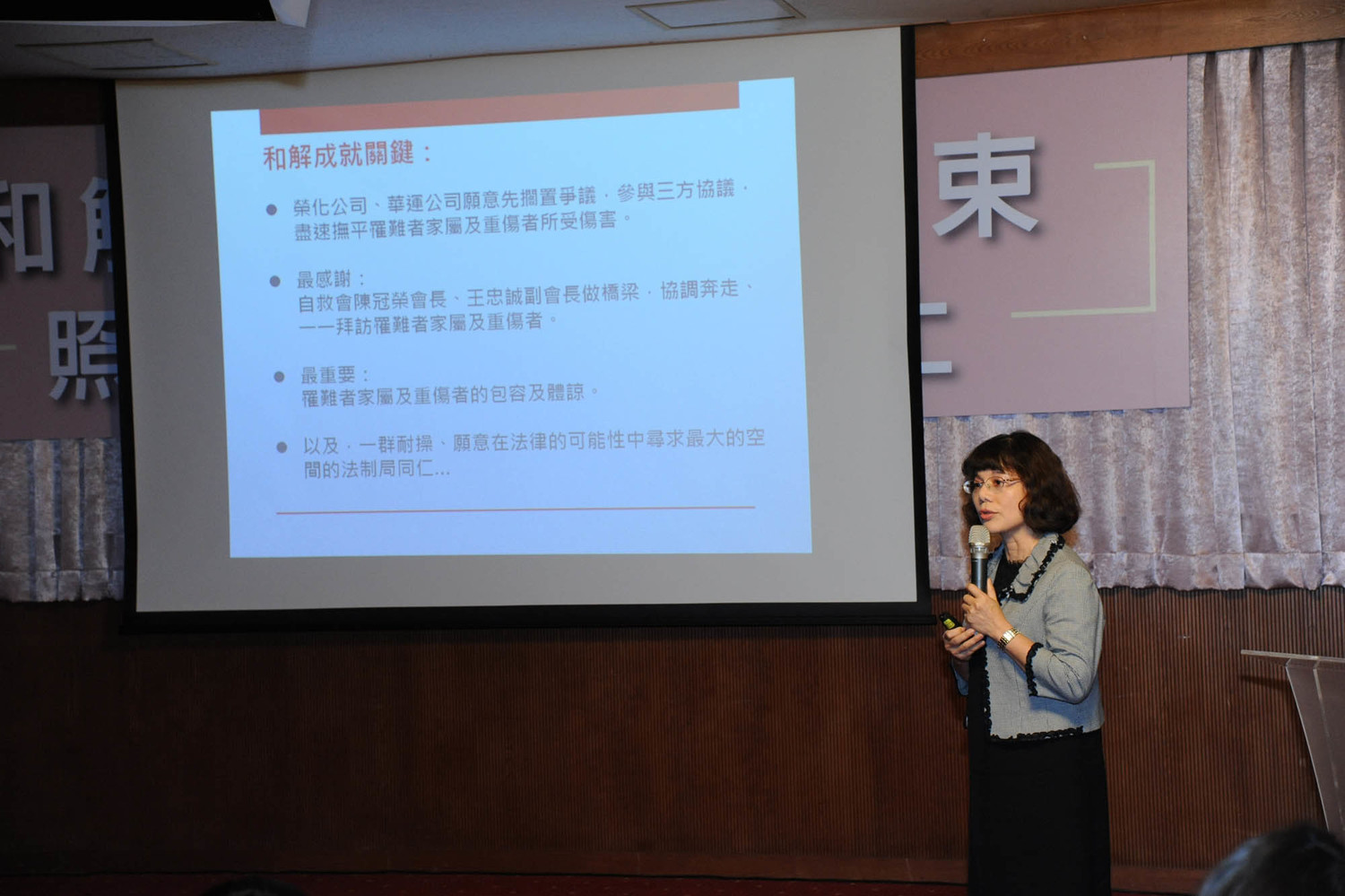 高雄市代理市長許立明。 高雄市代理市長許立明。