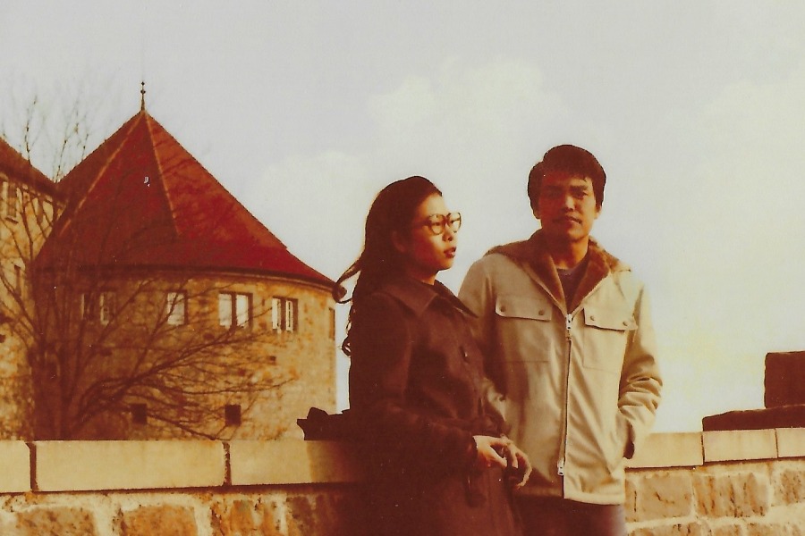 劉初枝老師余1978年Tubingen(新)。