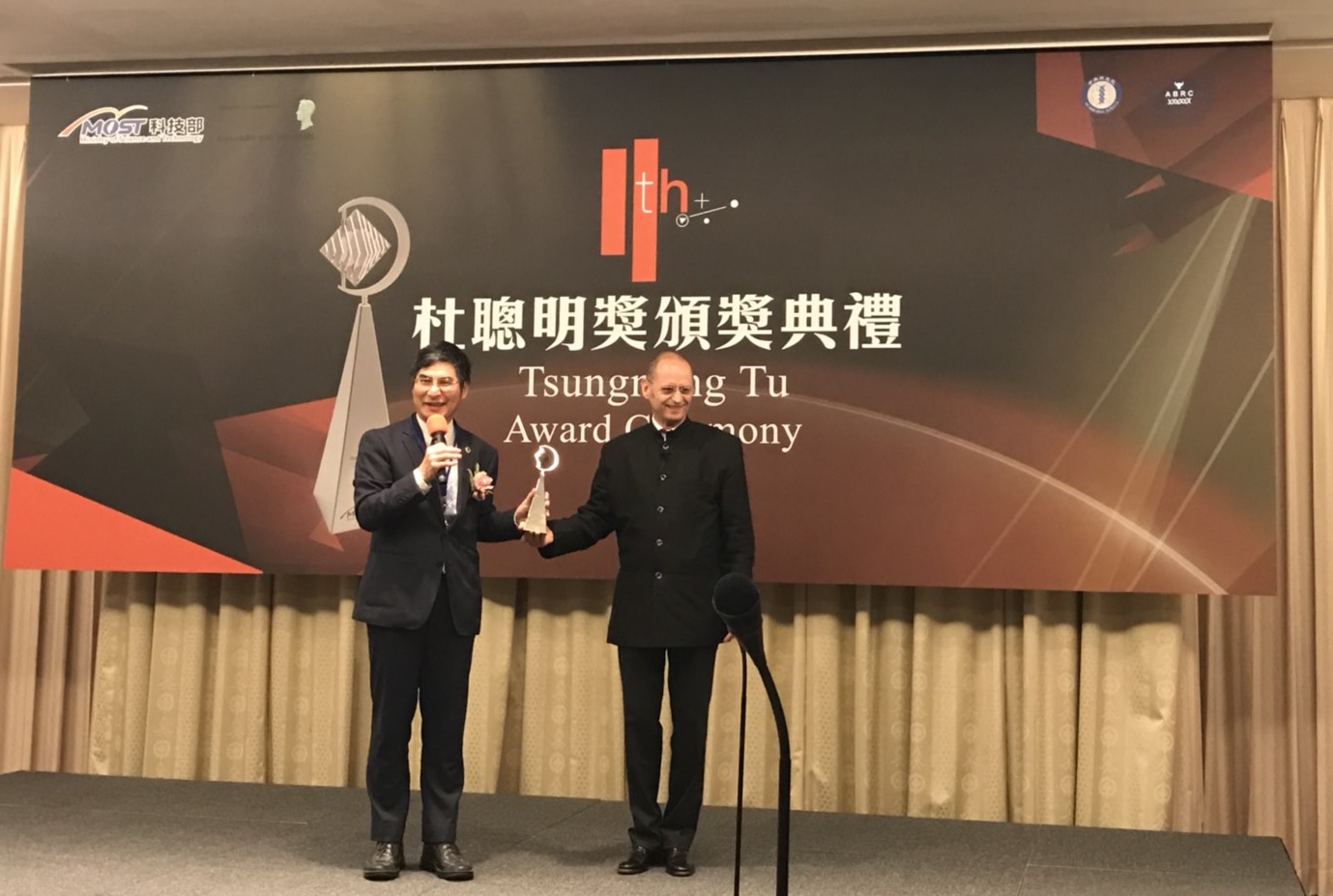 科技部部長陳良基頒獎予2017年度杜聰明獎新獲獎人博士Dr. Prof Wolf B. Frommer 科技部部長陳良基頒獎予2017年度杜聰明獎新獲獎人博士Dr. Prof Wolf B. Frommer