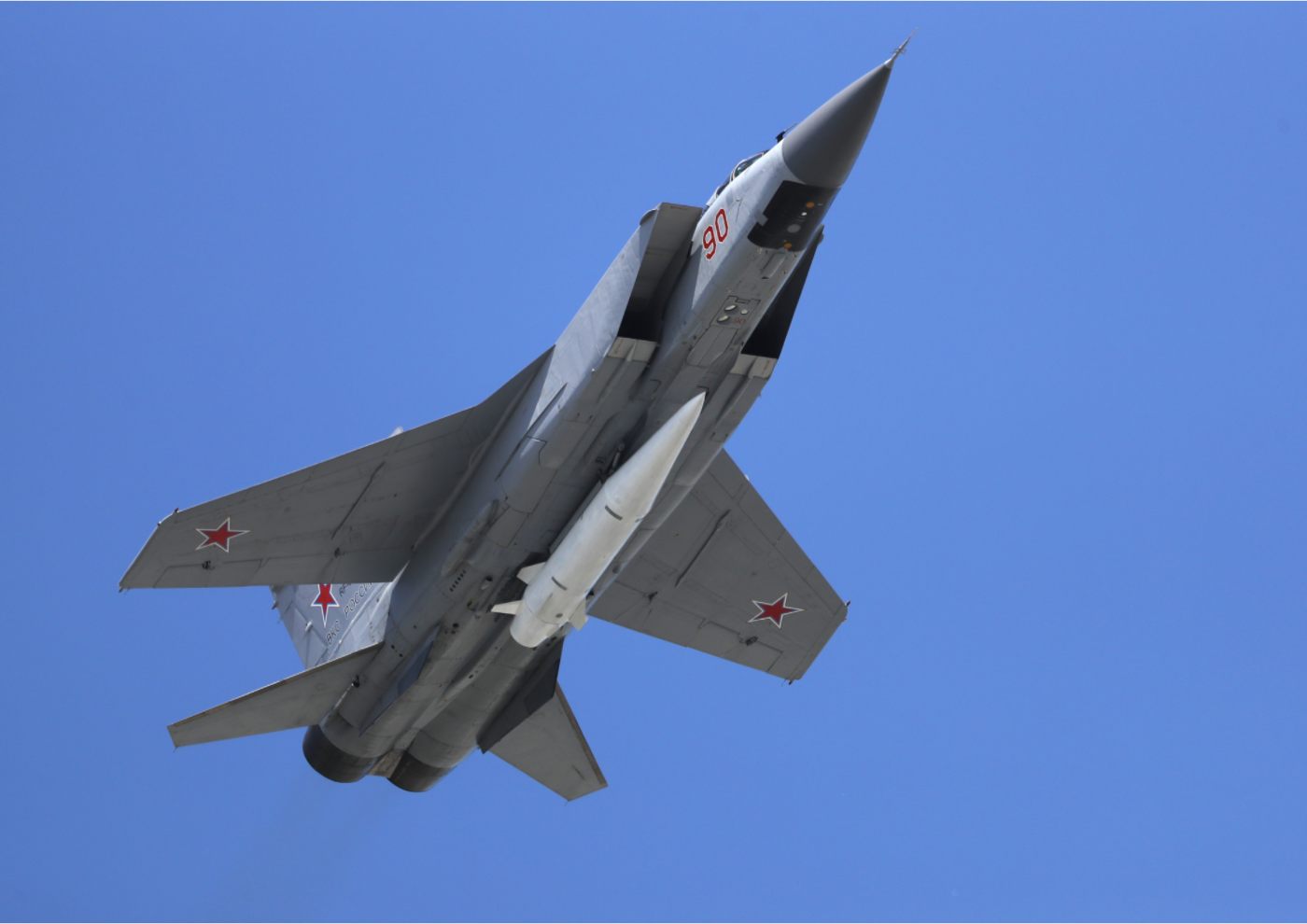 俄國米格-31K戰機掛載俄新研製的Kh-47M2空對地導彈,它們及地面配套裝備共同組成了「匕首」高超音速導彈發射系統。 圖:達志影像/美聯社 俄國米格-31K戰機掛載俄新研製的Kh-47M2空對地導彈,它們及地面配套裝備共同組成了「匕首」高超音速導彈發射系統。 圖:達志影像/美聯社