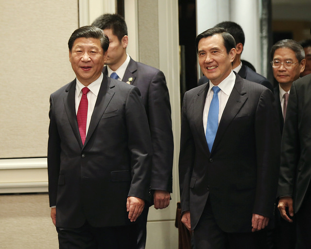 2015年11月,台灣總統馬英九(前排右起)會晤中國國家主席習近平,就選在新加坡香格里拉大酒店。 圖:新頭殼資料照片/總統府提供 2015年11月,台灣總統馬英九(前排右起)會晤中國國家主席習近平,就選在新加坡香格里拉大酒店。 圖:新頭殼資料照片/總統府提供