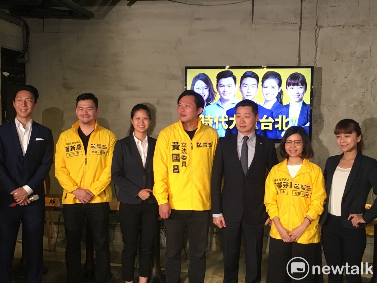 時代力量今(11)日公布新一波台北市議員候選人名單,分別是參選第一選區(士林北投區)的太陽花運動前發言人黃郁芬、參選第二選區(南港內湖區)的新創工程師蕭新晟。 圖:黃韋銓/攝 時代力量今(11)日公布新一波台北市議員候選人名單,分別是參選第一選區(士林北投區)的太陽花運動前發言人黃郁芬、參選第二選區(南港內湖區)的新創工程師蕭新晟。 圖:黃韋銓/攝