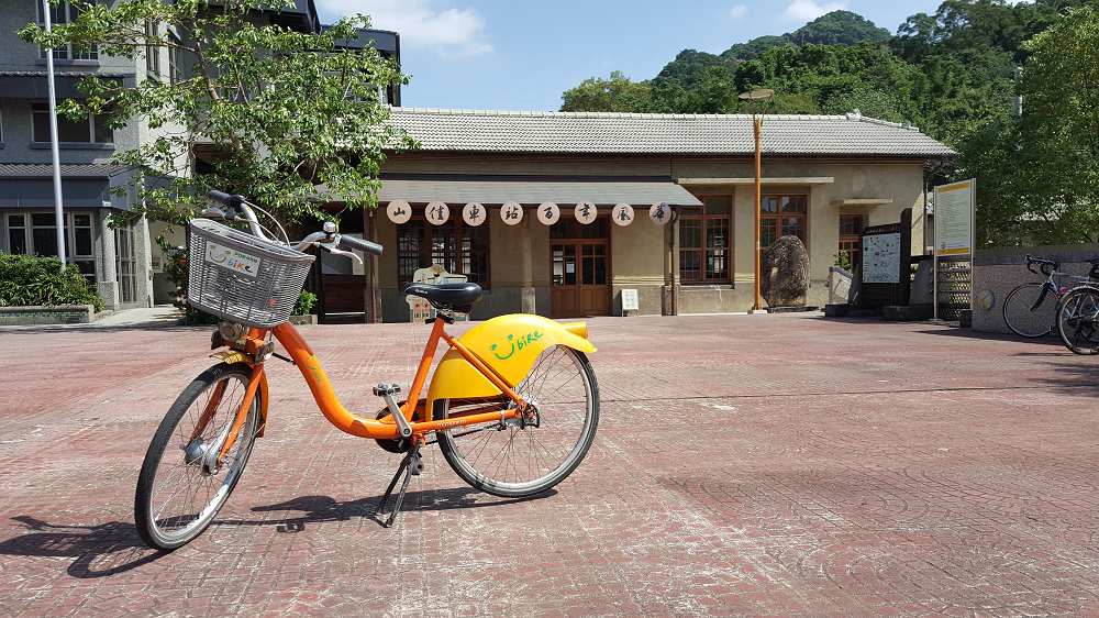 你可以騎著剛新增的YouBike租借站到山佳火車站,暢遊一下這百年的車站風味,與山佳火車站「鐵道地景公園」,以及山佳街欣賞「立體彩繪街」。 你可以騎著剛新增的YouBike租借站到山佳火車站,暢遊一下這百年的車站風味,與山佳火車站「鐵道地景公園」,以及山佳街欣賞「立體彩繪街」。